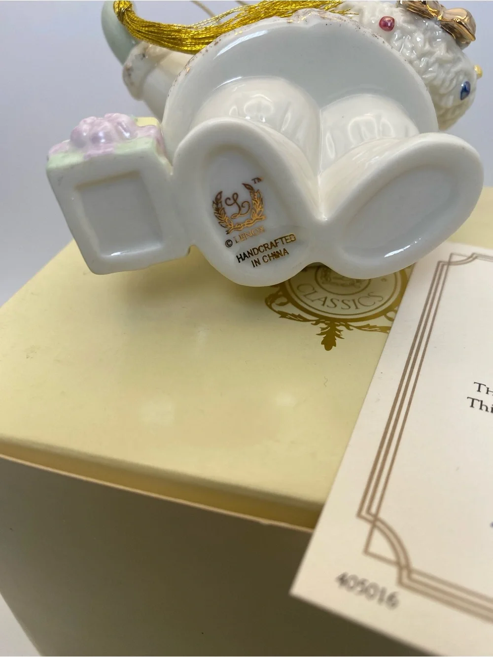 Lenox White Santa 2005 Ornament with Wreath and Pastel Gifts